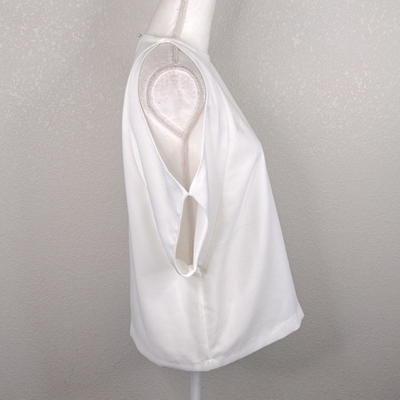 Zara Basic White Cold Shoulder Flowy Top Size Small - Picture 3 of 7